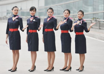 年轻的空姐，为什么大都穿裙子？另有原因“不容易”——公司礼仪服务